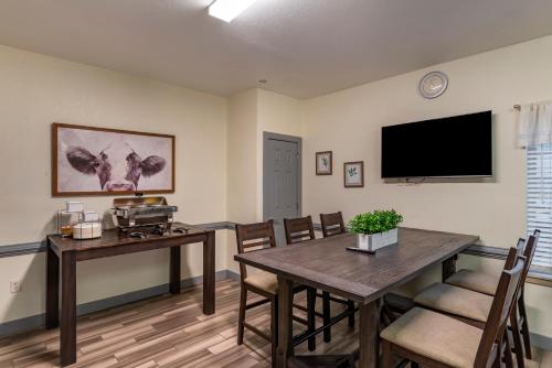 餐飲選擇, 住宿一晚套房酒店 (Stay-Over Suites) in 霍普維爾