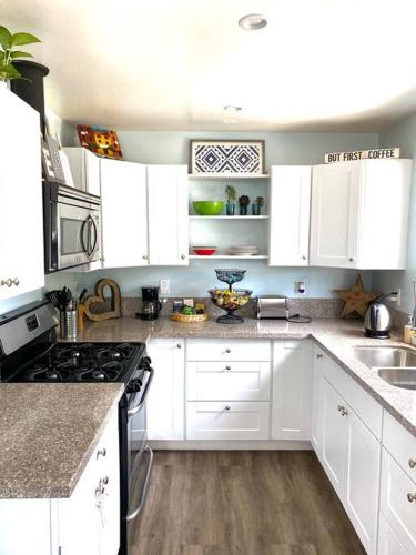 Hidden Gem LA 2bd house with dreamy backyard in Encino