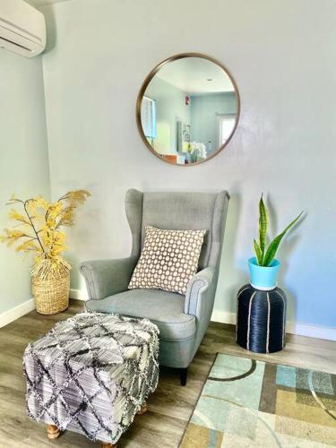 Hidden Gem LA: 2bd guesthouse w/ dreamy backyard in Encino, USA