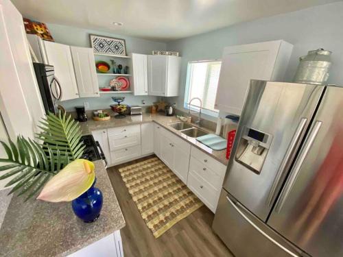 Hidden Gem LA 2bd house with dreamy backyard in Encino