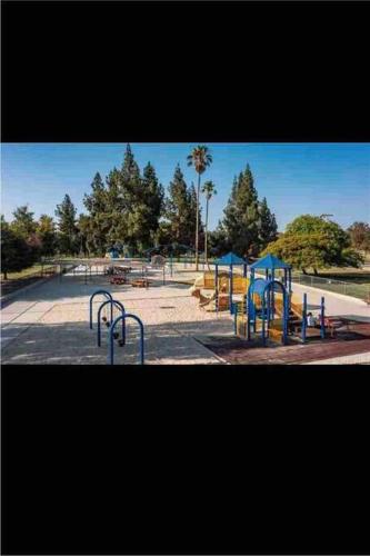 Hidden Gem LA 2bd house with dreamy backyard in Encino