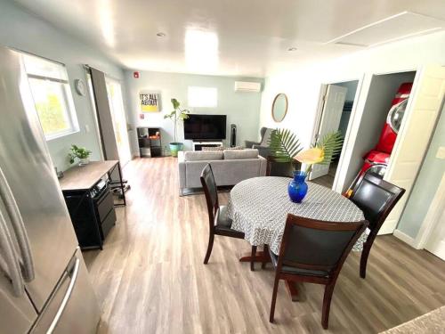 Hidden Gem LA 2bd house with dreamy backyard in Encino