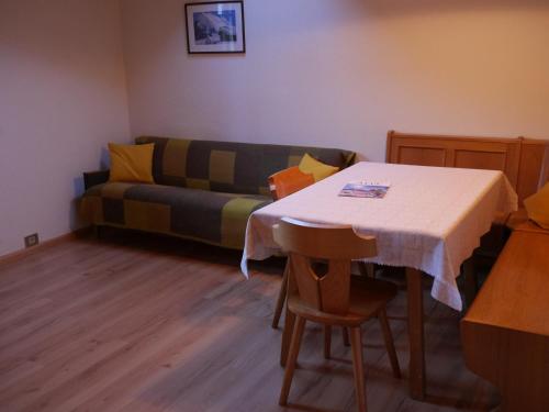 Three-Bedroom Apartment with Mountain View