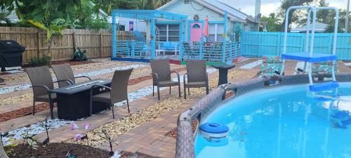 Lake Worth Beach Paradise Cove Cottage 2-1Bedroom in 萊克沃思