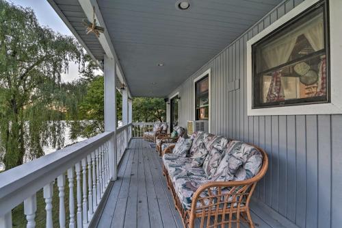Cozy Lakefront Lapeer House with 2 Paddle Boats! - image 17