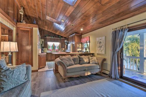 Cozy Lakefront Lapeer House with 2 Paddle Boats! - image 19
