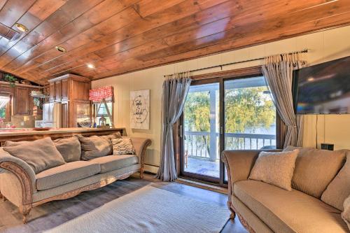 Cozy Lakefront Lapeer House with 2 Paddle Boats! - image 20