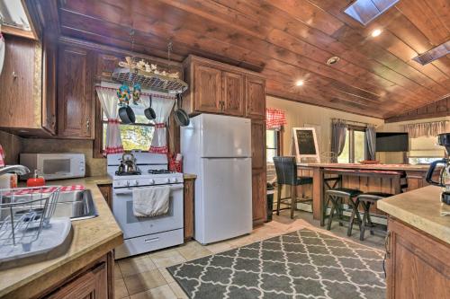 Cozy Lakefront Lapeer House with 2 Paddle Boats! - image 22