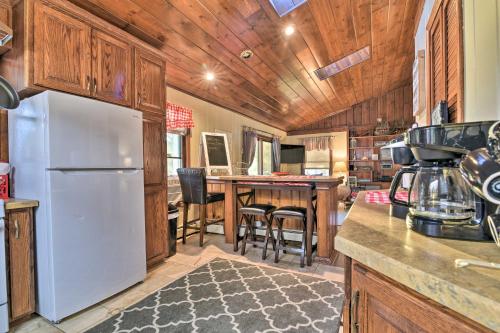 Cozy Lakefront Lapeer House with 2 Paddle Boats! - image 23
