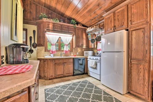 Cozy Lakefront Lapeer House with 2 Paddle Boats! - image 24