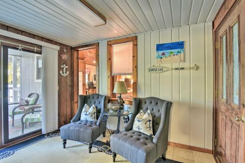 Cozy Lakefront Lapeer House with 2 Paddle Boats! - image 26