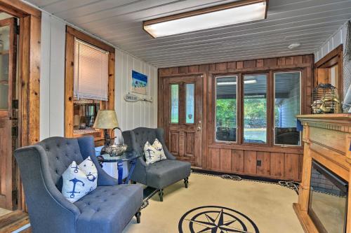 Cozy Lakefront Lapeer House with 2 Paddle Boats! - image 27