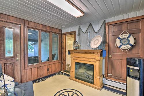 Cozy Lakefront Lapeer House with 2 Paddle Boats! - image 28