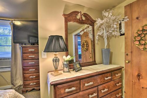 Cozy Lakefront Lapeer House with 2 Paddle Boats! - image 31