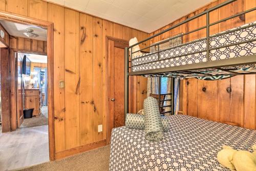 Cozy Lakefront Lapeer House with 2 Paddle Boats! - image 37