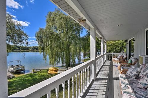 Cozy Lakefront Lapeer House with 2 Paddle Boats! - image 40