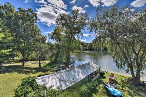 Cozy Lakefront Lapeer House with 2 Paddle Boats! - image 41