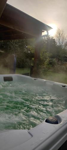 Ecolodge prive sauna, prachtige tuin, jacuzzi en warm zwembad