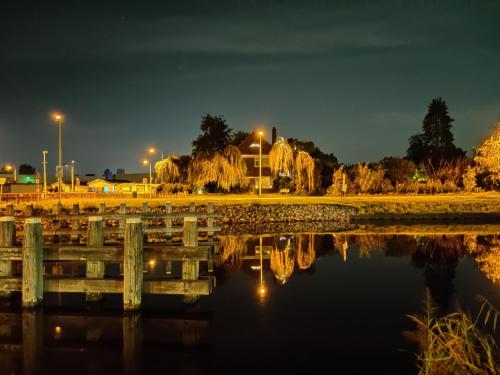 Ecolodge met jaccuzzi en warm zwembad in prachtige tuin met prive sauna Centrum Tilburg