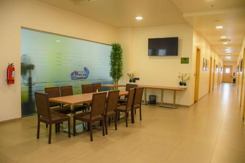 Đồ ăn và thức uống, AQUA INN  in Kinshasa