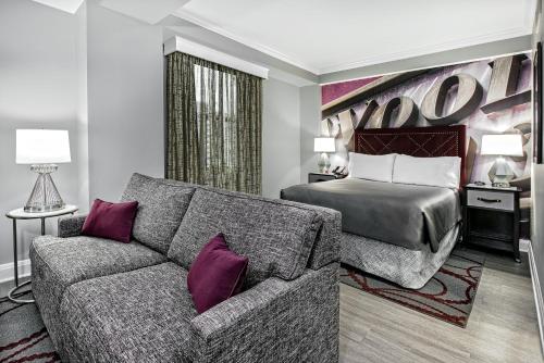 Queen Suite with Sofa Bed