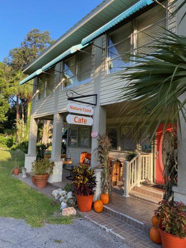 Nature Coast Inn & Cottages