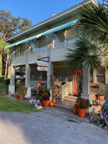 Nature Coast Inn & Cottages in Inglis, USA