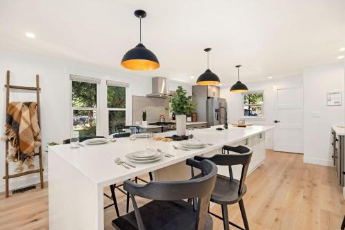 Elegant Old Town Charm - Walk to CSU and Downtown in East Dale