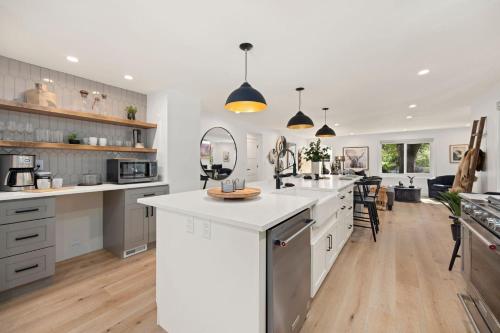 Elegant Old Town Charm - Walk to CSU and Downtown in East Dale