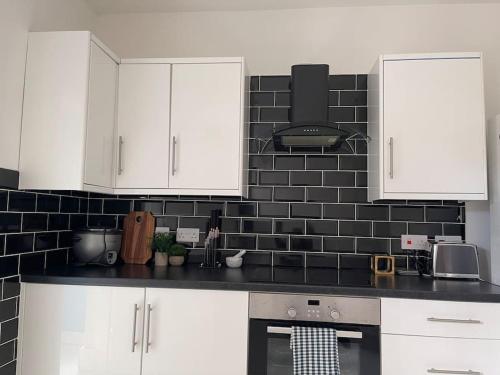 2 Bedroom House next to Slade Green Station - Apartment - Slades Green