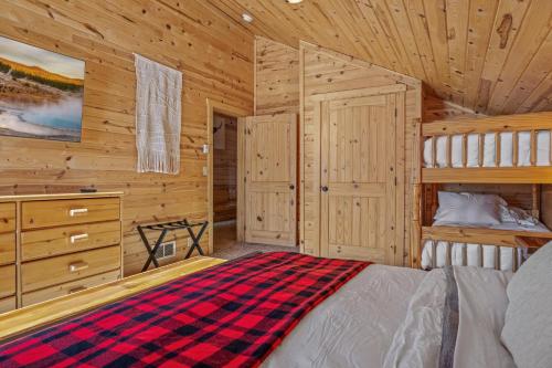 Liberty Lodge by KABINO Hot Tub Air Hockey 3 Living Rooms 7 bedrooms Boat Launch Reservoir ATV Snowmobile Trails WiFi - image 13