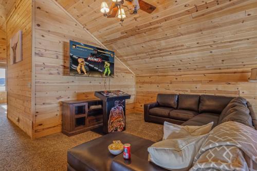 Liberty Lodge by KABINO Hot Tub Air Hockey 3 Living Rooms 7 bedrooms Boat Launch Reservoir ATV Snowmobile Trails WiFi - image 9