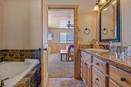 Liberty Lodge by KABINO Hot Tub Air Hockey 3 Living Rooms 7 bedrooms Boat Launch Reservoir ATV Snowmobile Trails WiFi - main image
