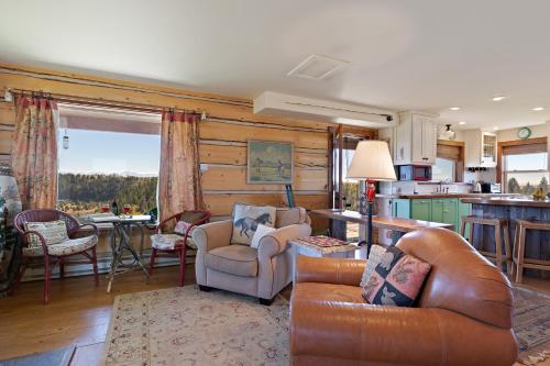 Lindas Perch by KABINO On Bank of Henrys Fork Mtn Views Fishing 6 acres Snake River WIFI Lindas Perch by KABINO On Bank of Henrys Fork Mtn Views Fishing 6 acres Snake River WIFI