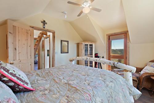 Lindas Perch by KABINO On Bank of Henrys Fork Mtn Views Fishing 6 acres Snake River WIFI Lindas Perch by KABINO On Bank of Henrys Fork Mtn Views Fishing 6 acres Snake River WIFI