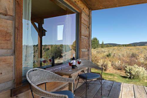 Lindas Perch by KABINO On Bank of Henrys Fork Mtn Views Fishing 6 acres Snake River WIFI Lindas Perch by KABINO On Bank of Henrys Fork Mtn Views Fishing 6 acres Snake River WIFI