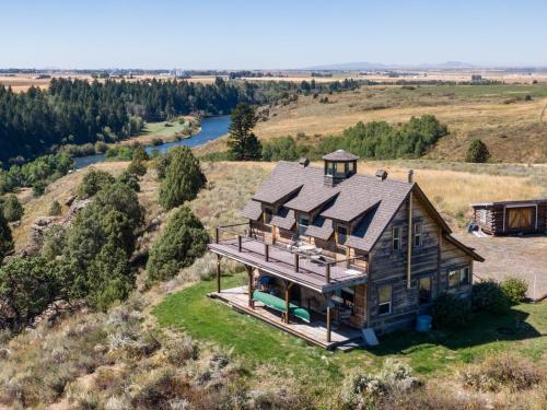 Lindas Perch by KABINO On Bank of Henrys Fork Mtn Views Fishing 6 acres Snake River WIFI Lindas Perch by KABINO On Bank of Henrys Fork Mtn Views Fishing 6 acres Snake River WIFI