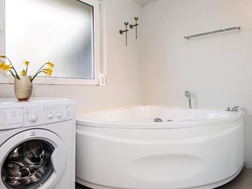  10 person holiday home in R nde in Rønde