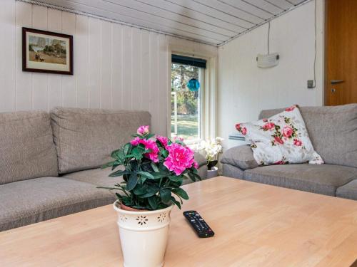 6 person holiday home in Glesborg