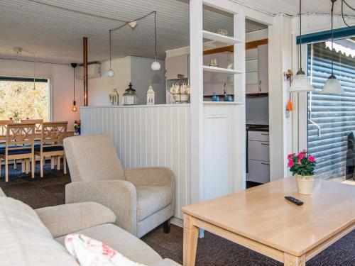 6 person holiday home in Glesborg