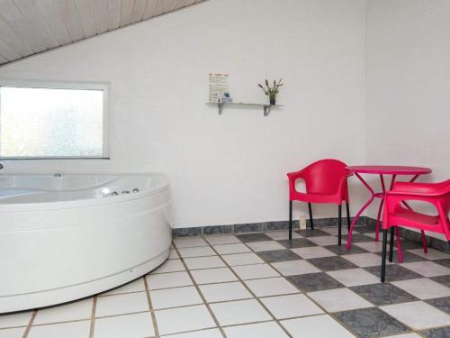  Four-Bedroom Holiday home in Glesborg 2 in Glesborg