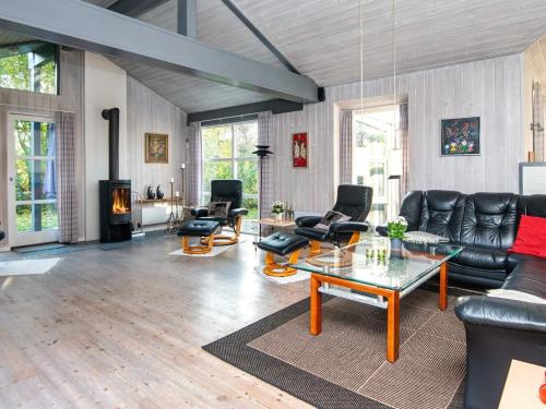  Four-Bedroom Holiday home in Glesborg 2 in Glesborg
