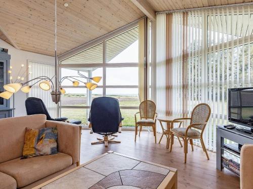 Three-Bedroom Holiday home in Vrådal - image 3