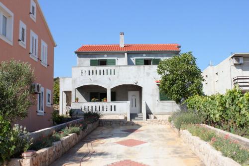 Apartments by the sea Banj, Pasman - 8242 - Location saisonnière - Ždrelac