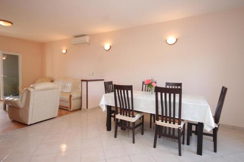Apartments by the sea Banj Pasman - 8242 - image 12