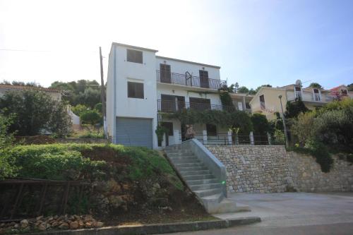  Apartments with a parking space Vis - 8448 in Vis