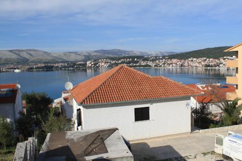 Apartments by the sea Okrug Gornji Ciovo - 8663 Trogir 