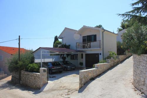 Apartments with a parking space Mavarstica, Ciovo - 8439