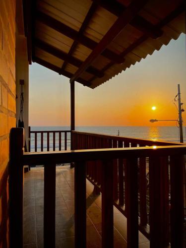 Balcony/terrace, Samana Hostal, Puerto Engabao in Engabao
