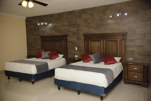 2 double beds
